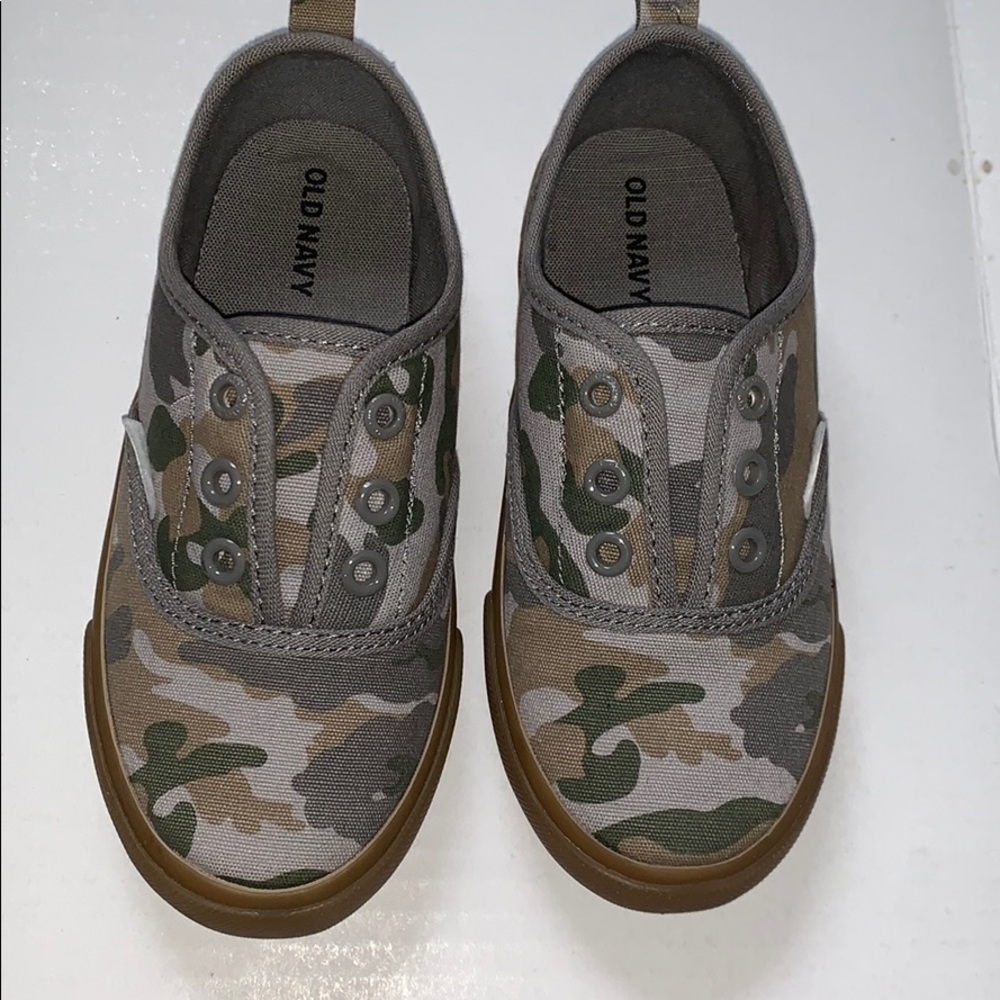 OLD NAVY. Toddler sneakers size 9